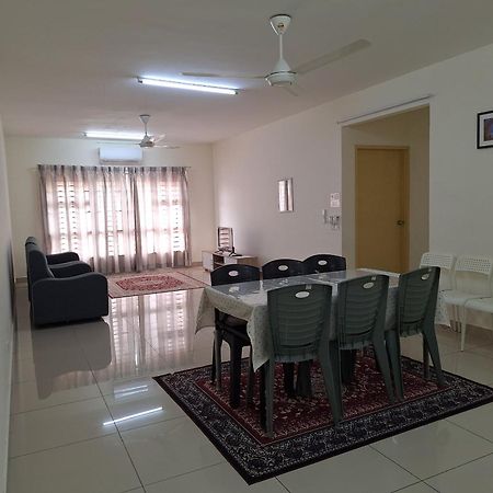 Abie'S Homestay פוטראג'איה מראה חיצוני תמונה