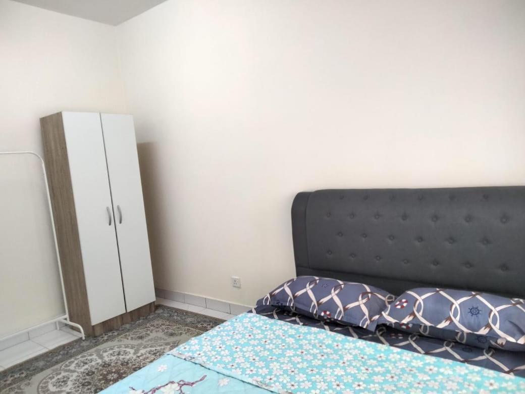 Abie'S Homestay פוטראג'איה מראה חיצוני תמונה