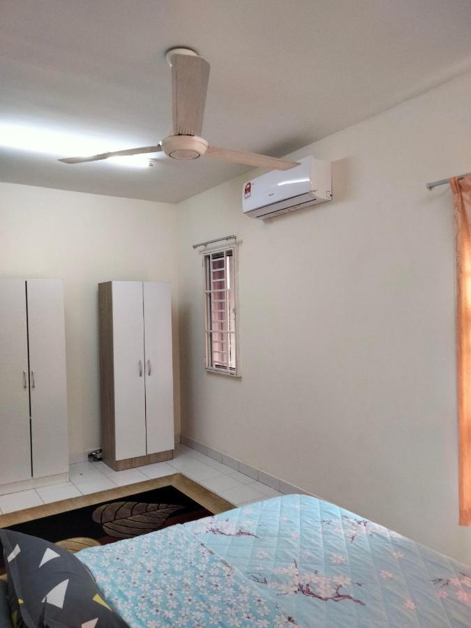 Abie'S Homestay פוטראג'איה מראה חיצוני תמונה